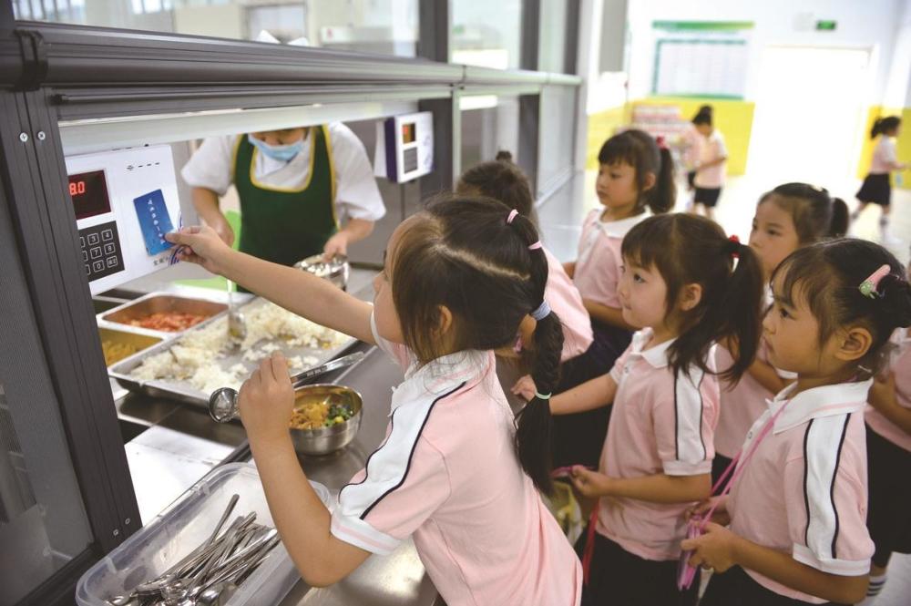 “中央廚房＋微廚房”，湖北這地區(qū)中小學的營養(yǎng)午餐，值得全國推廣！
